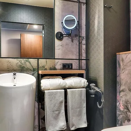 Otel Focus Premium Varşova