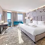 Отель Focus Premium 4*