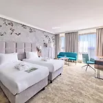 Focus Premium Отель Варшава